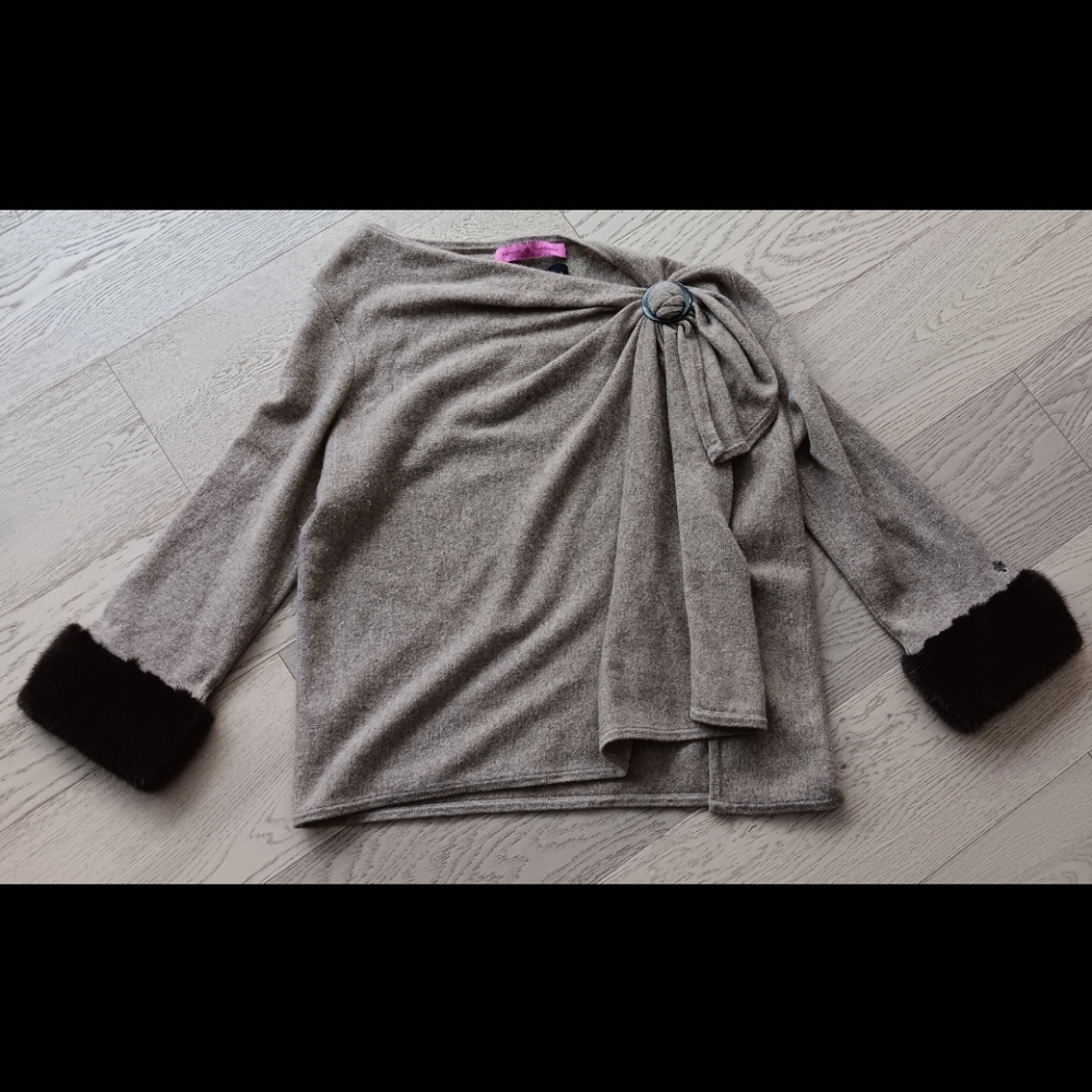 SONYA MADDEN "The Pin Up" Cashmere  Sweater Poncho Size Small